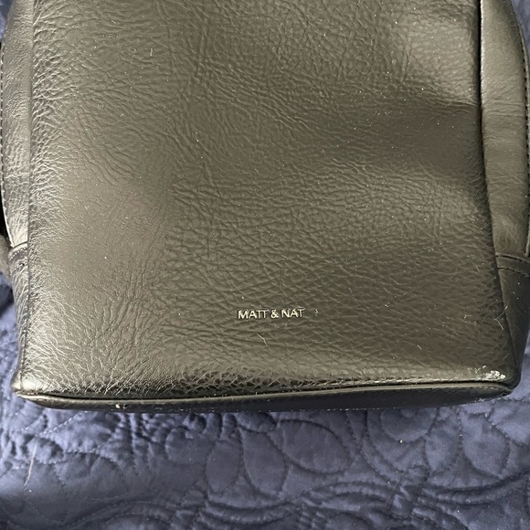 Matt & Nat Olly Vegan Bag Purity in Black mini backpack - Picture 3 of 11